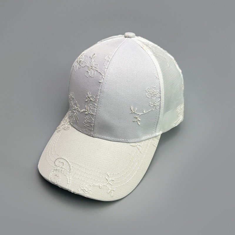 Collection de casquettes fleuries et imprimées