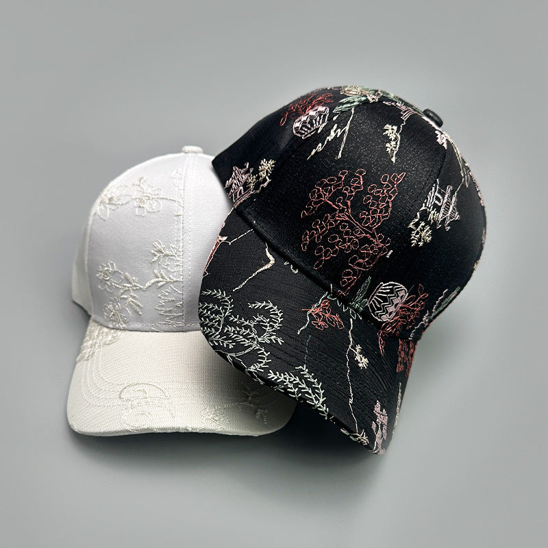 Collection de casquettes fleuries et imprimées